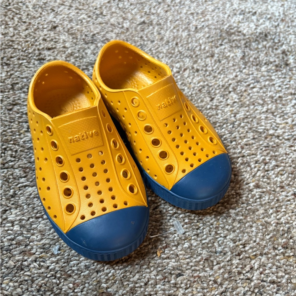 Native Kids Water Shoes - Mustard and Navy